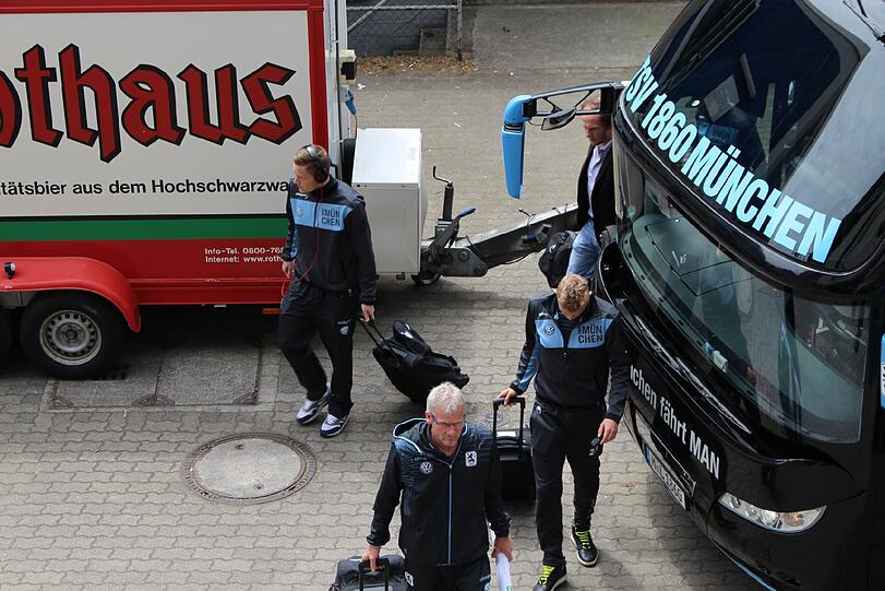 Die ersten Bilder aus Karlsruhe.
