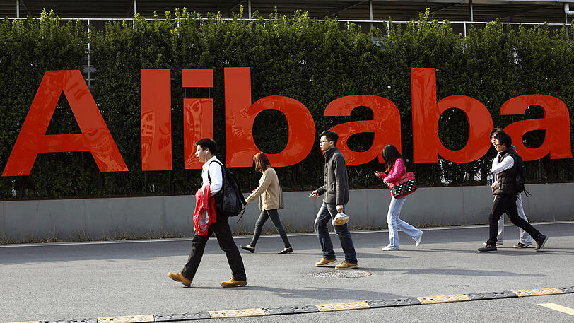 Mit zahlreichen Übernahmen und Beteiligung streckte der chinesische Amazon-Rivale Alibaba zuletzt seine Fühler aber spürbar über die eigenen Landesgrenzen hinaus aus.