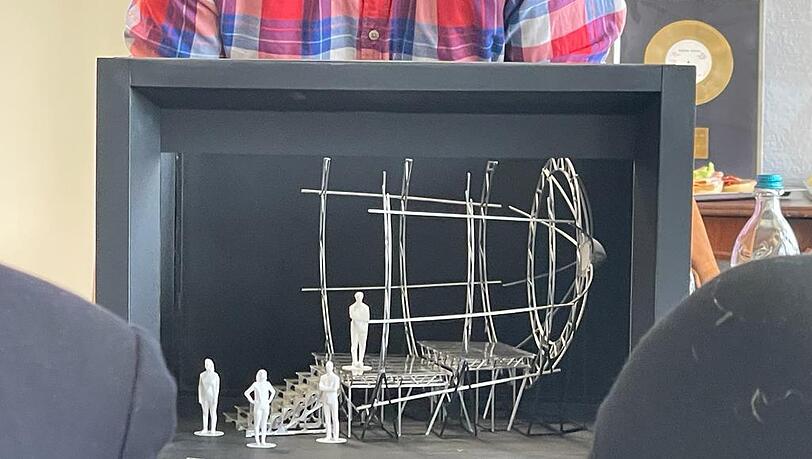 Das Bühnenbildmodell des komprimierten Konzepts der "Zeppelin"-Version im Deutschen Theater in München. Das Bühnenbildmodell des komprimierten Konzepts der "Zeppelin"-Version im Deutschen Theater in München.