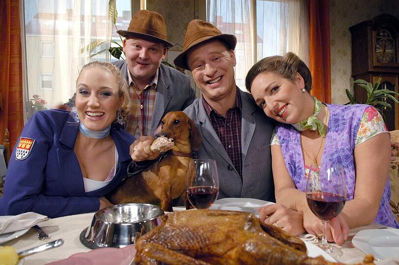 Ein TV-Liebling: "Hausmeister Krause - Ordnung muss sein" (2005) - die chaotische Familie Krause (v.l.n.r. Janine Kunze, Axel Stein, Tom Gerhardt, Irene Schwarz).