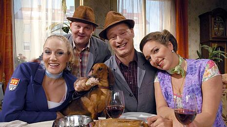 Familie Krause, bestehend aus Janine Kunze, Axel Stein, Tom Gerhardt und Irene Schwarz. Von 1999 bis 2010 lief die Serie "Hausmeister Krause" bei Sat.1.