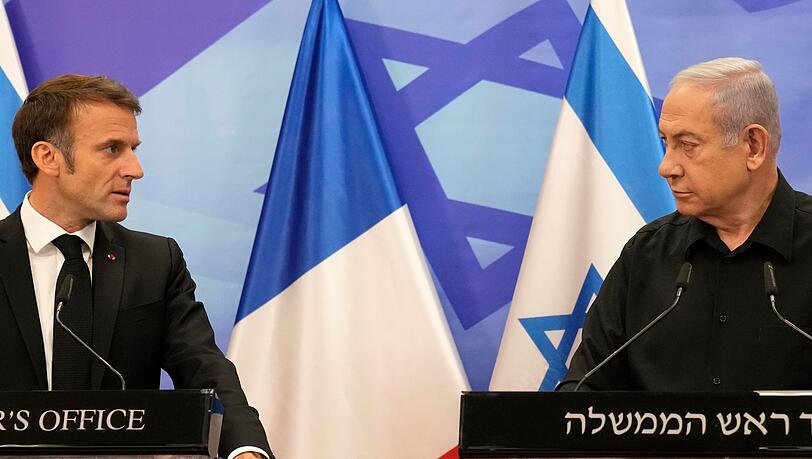 Teilen mit Blick auf einen palästinensischen Staat nicht die gleiche Meinung: der israelische Ministerpräsident Benjamin Netanjahu (r) und Frankreichs Präsident Emmanuel Macron. (Archivbild)