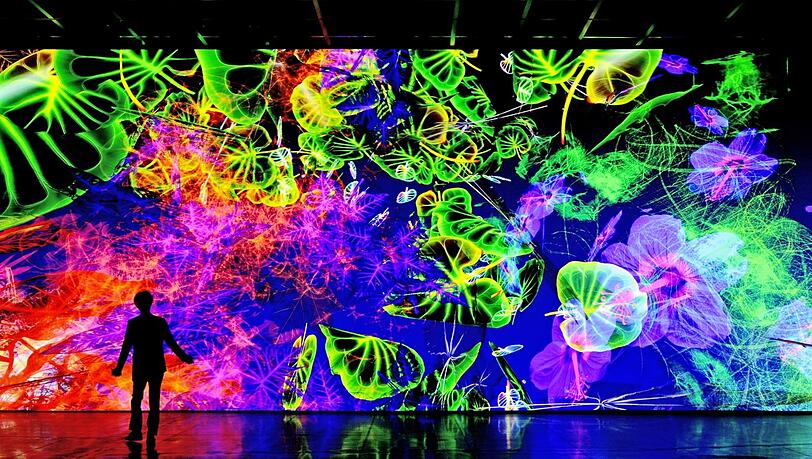 Monet 3.0? Miguel Chevalier verneigt sich mit der generativen und interaktiven Installation „Meta-Nature AI“ vor seinem großen Vorbild. Monet 3.0? Miguel Chevalier verneigt sich mit der generativen und interaktiven Installation „Meta-Nature AI“ vor seinem großen Vorbild.