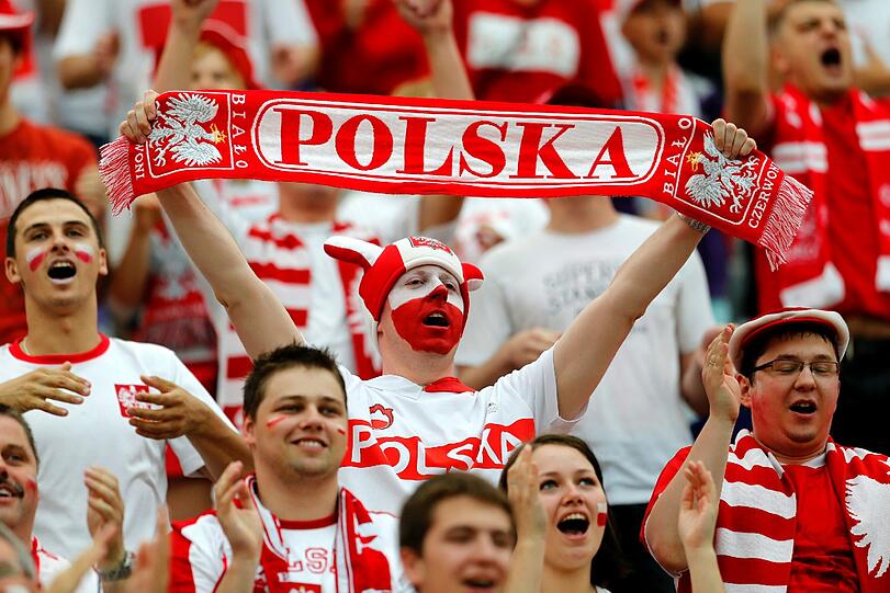 Mützen, Schminke, Fahnen: Die Fans lassen sich einiges einfallen, um für ihr Land zu jubeln! Hier gibts die Bilder!