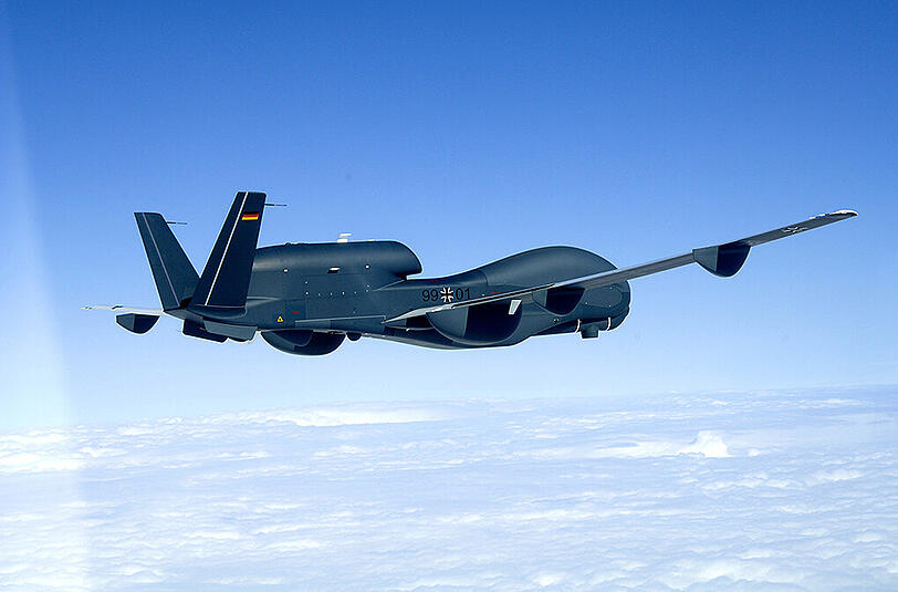 Die Skandal-Drohne "Euro Hawk" wurde eingemottet, weil die Zulassung für den deutschen Luftraum zu teuer geworden wäre.