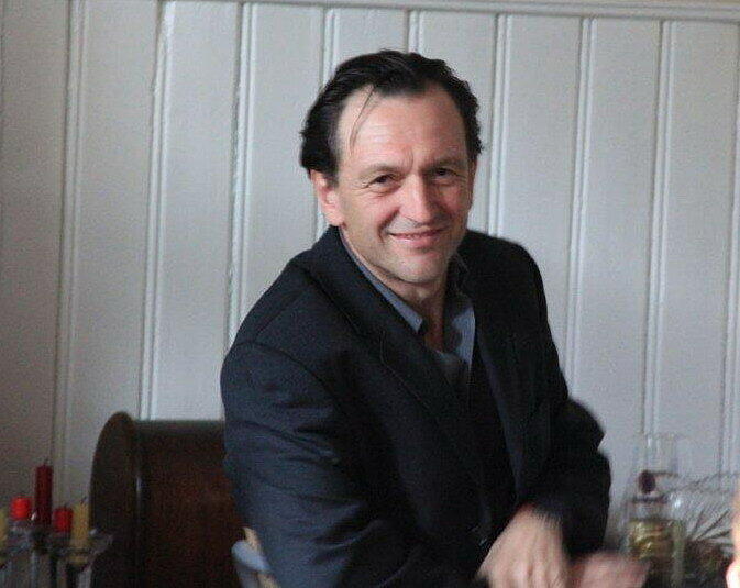 Peter Weiß bei einer Lesung, die das Kulturforum München-West im Sommer veranstaltet hatte.