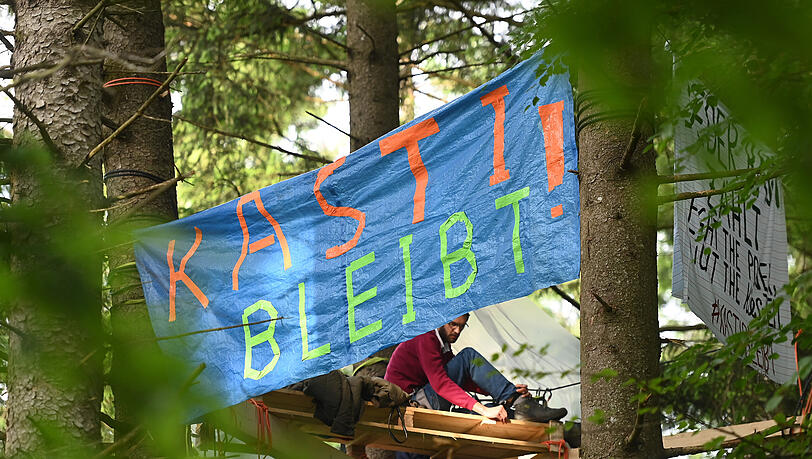 Das Protestcamp im Forst Kasten wird am 9. Juni 2021 geräumt. Das Protestcamp im Forst Kasten wird am 9. Juni 2021 geräumt.