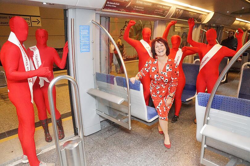 Auch in der U-Bahn - mit ihrer Kandidatin Diana Stachowitz.