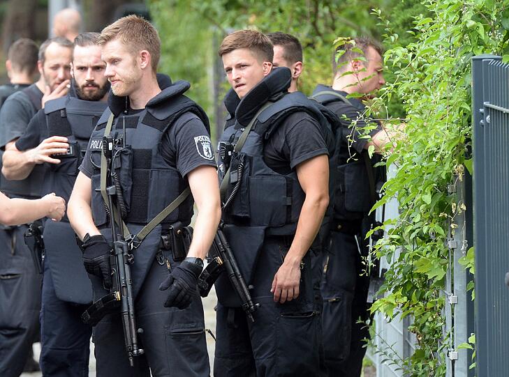 Die Bilder vom Polizeieinsatz am Benjamin-Franklin-Krankenhaus in Berlin.