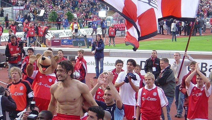 Suchbild mit prominenten Profis: Die Twitter-News von Oliver Kahn zaubert alteingesessenen und frischen Bayern-Fans gleichermaßen ein Lächeln ins Gesicht. Suchbild mit prominenten Profis: Die Twitter-News von Oliver Kahn zaubert alteingesessenen und frischen Bayern-Fans gleichermaßen ein Lächeln ins Gesicht.