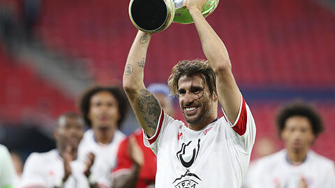 Javi Martínez köpft den FC Bayern zum Sieg gegen den FC Sevilla.
