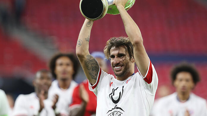 Javi Martínez köpft den FC Bayern zum Sieg gegen den FC Sevilla.