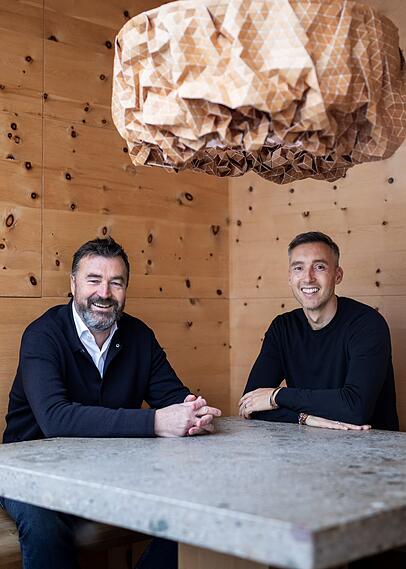 Stefan Höglmaier (r.) zusammen mit Prof. Florian Nagler. Stefan Höglmaier (r.) zusammen mit Prof. Florian Nagler.