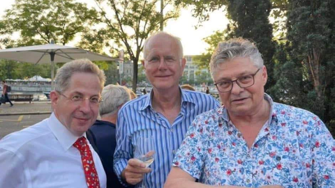 Hans-Georg Maaßen (l.), früherer Präsident des Bundesamtes für Verfassungsschutz, Entertainer Harald Schmidt (M.) und Publizist Matthias Matussek beim Soimmerfest der "Weltwoche" in Zürich.