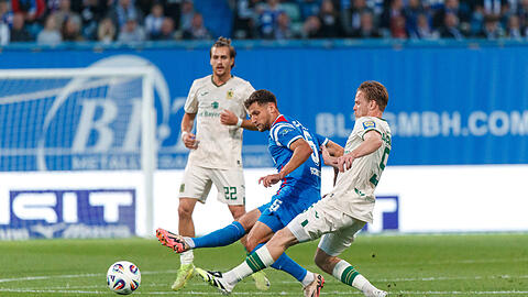 Thore Jacobsen und der TSV 1860 liegen in Rostock hinten.