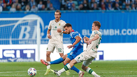 Thore Jacobsen und der TSV 1860 liegen in Rostock hinten.