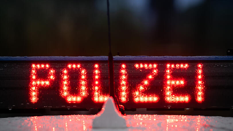 Die Kripo ermittelt, nachdem ein Unbekannter eine Balkontüre eines Mietshauses in Bogenhausen beschossen hat. (Symbolbild) Die Kripo ermittelt, nachdem ein Unbekannter eine Balkontüre eines Mietshauses in Bogenhausen beschossen hat. (Symbolbild)