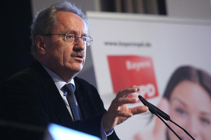 &bdquo;Wie arm muss man eigentlich sein, um Geld so hemmungslos ausgeben
zu können? Wir in München haben dieses höhere Stadium noch nicht
erreicht.&ldquo;
(Münchens Oberbürgermeister Christian Ude (SPD) am 24. Juni bei der
Eröffnung des Münchener Filmfestes mit Blick auf das deutlich höhere
Budget der Berlinale)