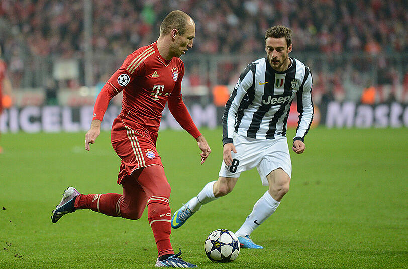 2. April 2013: Arjen Robben (links) im Duell mit Juventus-Profi Claudio Marchisio. Das Viertelfinal-Hinspiel gewannen die Münchner mit 2:0.