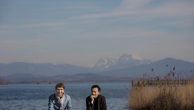 Niels Mönkemeyer (links) mit William Youn auf der Herreninsel im Chiemsee. Niels Mönkemeyer (links) mit William Youn auf der Herreninsel im Chiemsee.