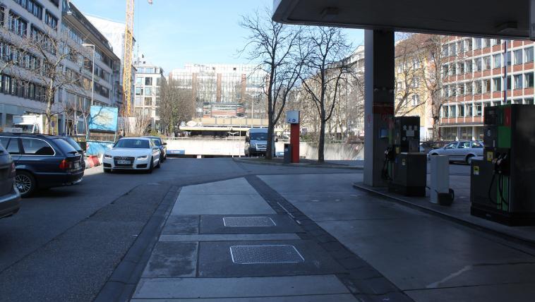 Das Pflaster an der Herzog-Wilhelm-Straße ist kaputt. Das Pflaster an der Herzog-Wilhelm-Straße ist kaputt.