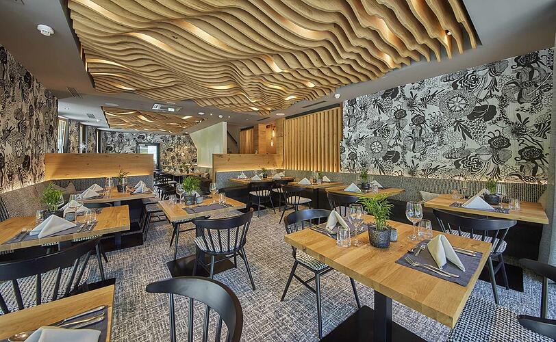 Den geeigneten Rahmen für die Gaumenfreuden bietet das gemütliche Restaurant – der perfekte Treffpunkt, um gemeinsam mit Familie und Freunden bei bester Kulinarik zu genießen. Denn gemeinsam schmeckt immer alles gleich noch besser!