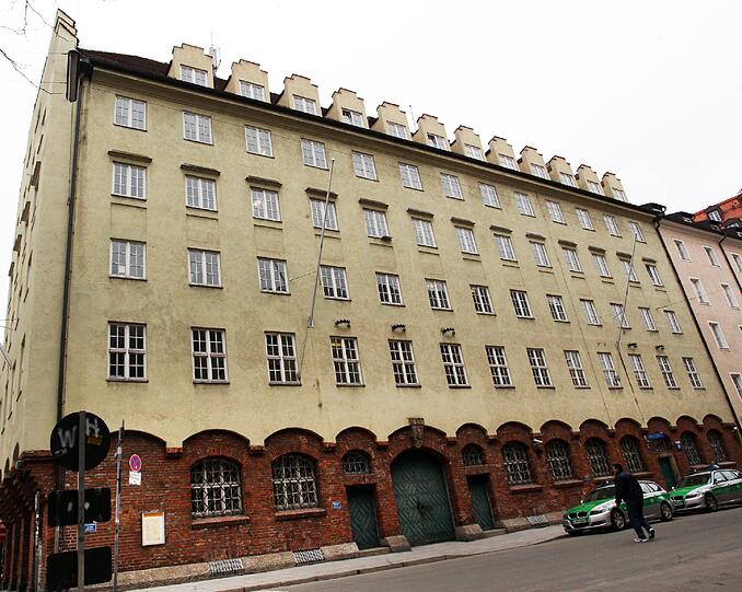 Aus diesem Altbau ziehen die Polizisten heuer noch aus: die Altstadtwache PI 11 in der Hochbrückenstraße.