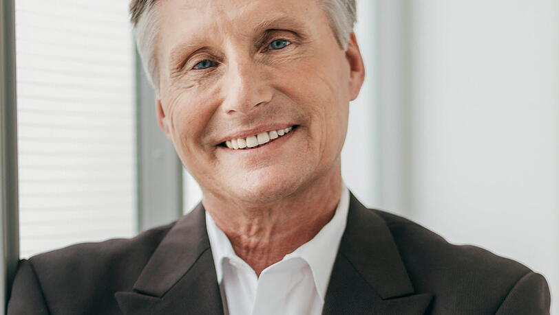 Bernd Ohlmann ist Pressesprecher beim Handelsverband Bayern. Bei Selbstbedienungskassen können ihm zufolge leicht unabsichtlich Fehlbuchungen passieren. Bernd Ohlmann ist Pressesprecher beim Handelsverband Bayern. Bei Selbstbedienungskassen können ihm zufolge leicht unabsichtlich Fehlbuchungen passieren.