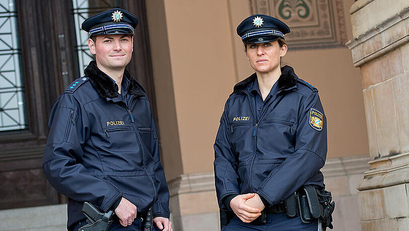 Полицай. Форма Polizei. Форма полицаев. Polizei Германии форма. Форма Polizei зеленая.