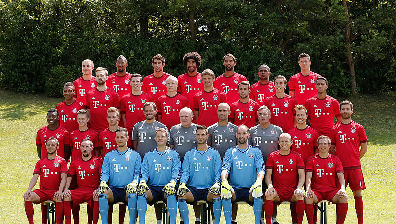 Das offizielle Mannschaftsfoto des FC Bayern für die Saison 2015/16. Das offizielle Mannschaftsfoto des FC Bayern für die Saison 2015/16.