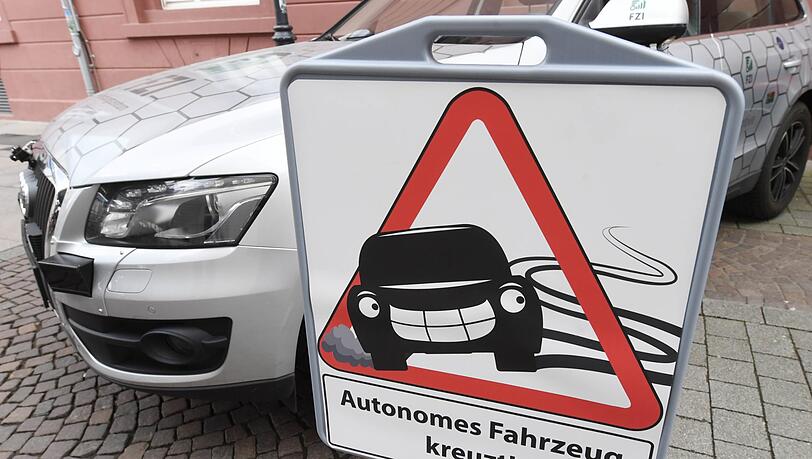 Braucht’s bald solche Schilder? In Perlach werden selbstfahrende Fahrzeuge schon getestet. Braucht’s bald solche Schilder? In Perlach werden selbstfahrende Fahrzeuge schon getestet.