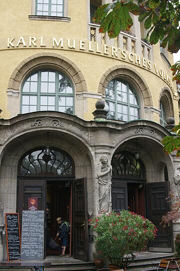 Bei seiner Eröffnung 1901 war das Müller&rsquo;sche Volksbad das größte der Welt &ndash; und Münchens erstes Hallenbad.