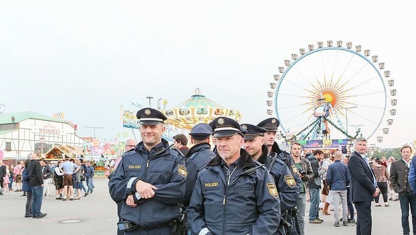 Rund 600 Beamtinnen und Beamte sind auch 2018 auf dem Oktoberfest im Einsatz. Rund 600 Beamtinnen und Beamte sind auch 2018 auf dem Oktoberfest im Einsatz.