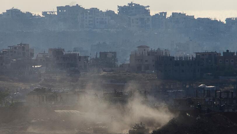 Rechtsextreme Minister in Israel fordern schon länger die Wiederbesetzung und Wiederbesiedlung des Gazastreifens, aus dem Israel sich vor 20 Jahren zurückgezogen hat. Rechtsextreme Minister in Israel fordern schon länger die Wiederbesetzung und Wiederbesiedlung des Gazastreifens, aus dem Israel sich vor 20 Jahren zurückgezogen hat.
