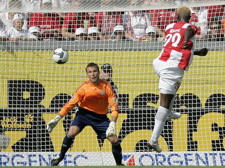 Bancé köpft, Rensing guckt - die Welt staunt. Mainz führt gegen die Bayern mit 2:0, Endstand 2:1.