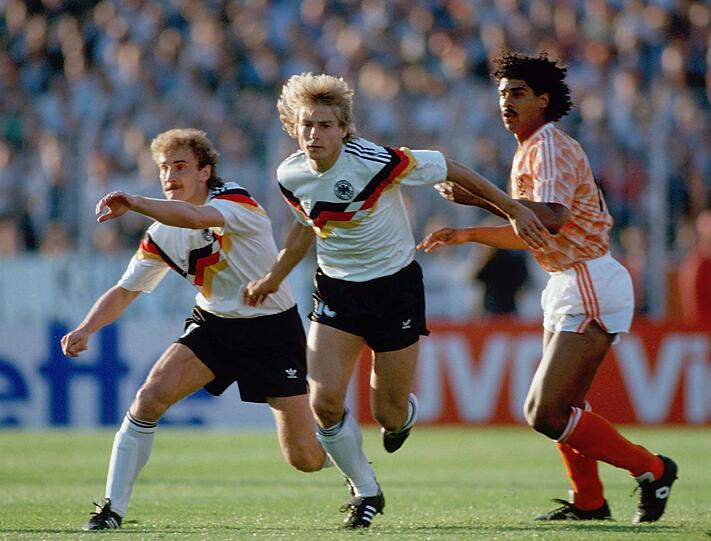 ... den von Ruud Gullit und Frank Rijkaard angetriebenen Gästen der ...