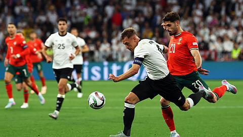Joshua Kimmich verliert im Jubiläumsspiel.