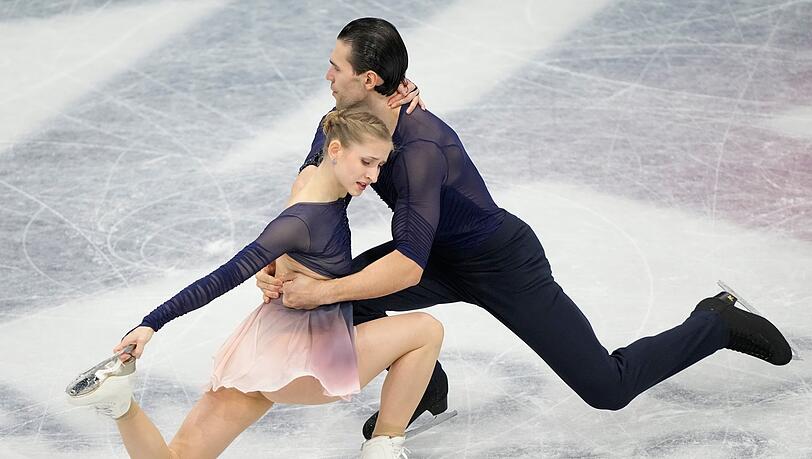 Minerva Hase (l) und Nikita Volodin fielen in der K&uuml;r vom ersten auf den dritten Platz zur&uuml;ck.