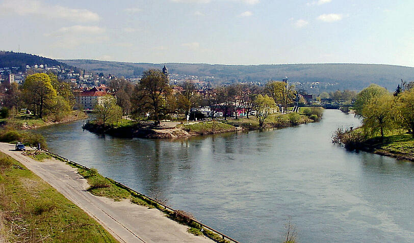 Auf der Werra machte der Mann mit dem Bub eine Bootsfahrt.(Bild: Zusammenfluss von Werra (links) und Fulda (rechts) zur Weser (vorn))