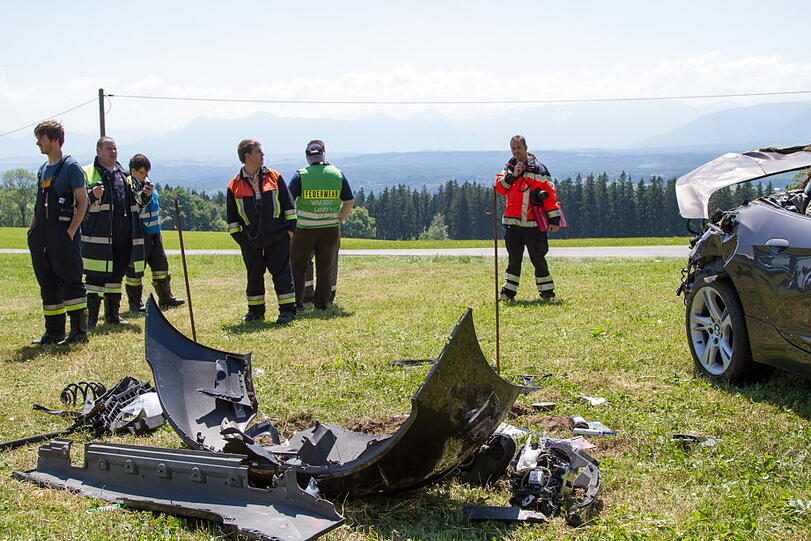 Als andere Verkehrsteilnehmer
den Unfallwagen entdeckten, fehlte von dem Fahrer jede Spur.