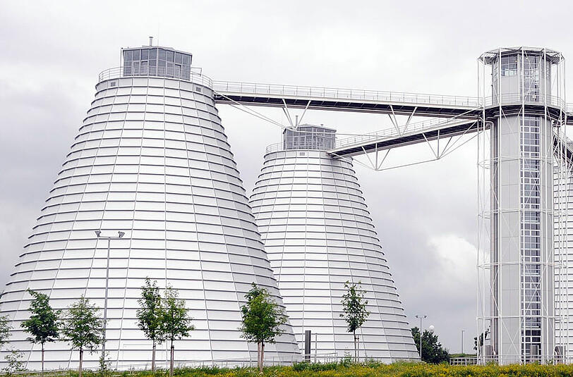 Das Klärwerk Gut Großlappen mit seinen markanten Faultürmen ist für einen Großteil der Münchner Abwässer zuständig.