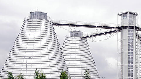 Das Klärwerk Gut Großlappen mit seinen markanten Faultürmen ist für einen Großteil der Münchner Abwässer zuständig.