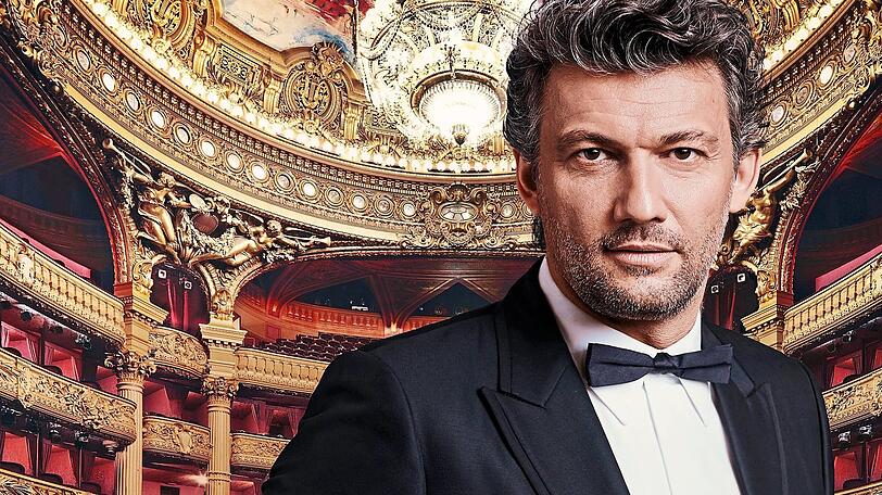 Mindestens das Gold der Logen glänzt beträchtlich, und der rote Samt leuchtet: Jonas Kaufmann in der Opéra Garnier in Paris.
