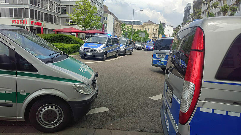 Ausnahmezustand in Saarbrücken: Vor dem Relegationshinspiel ist die Polizei im Großeinsatz.