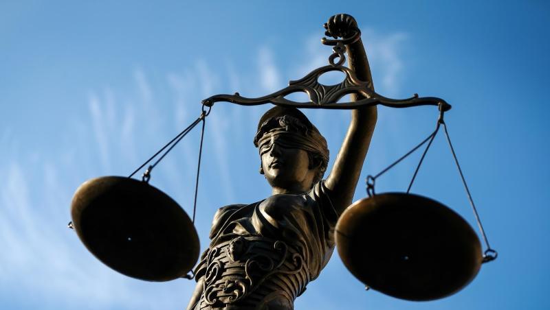 Eine Statue der Justitia hält eine Waage in ihrer Hand. Foto: David-Wolfgang Ebener/dpa/Archivbild Eine Statue der Justitia hält eine Waage in ihrer Hand. Foto: David-Wolfgang Ebener/dpa/Archivbild