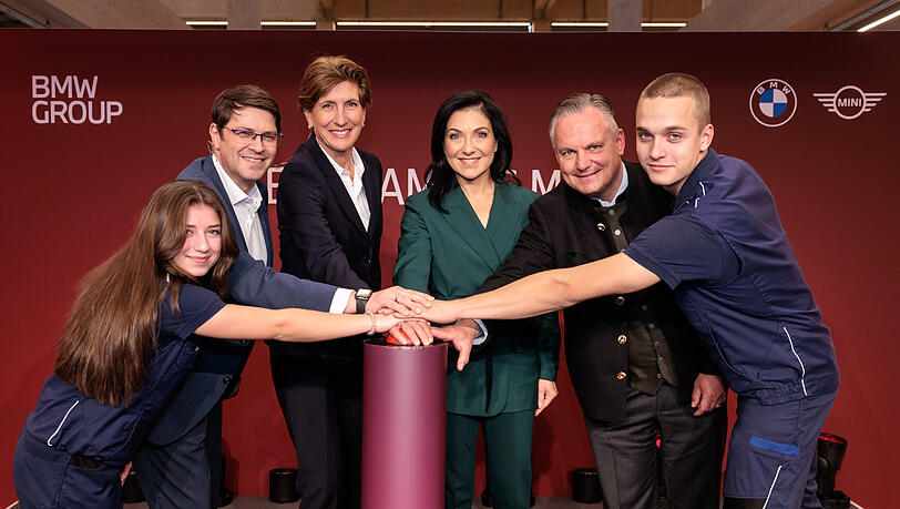 V.l.: Sarah Köre, Martin Kimmich, Ilka Horstmeier, Katherina Reiche, Christian Scharpf und Marius Mitschka weihen den Campus ein. V.l.: Sarah Köre, Martin Kimmich, Ilka Horstmeier, Katherina Reiche, Christian Scharpf und Marius Mitschka weihen den Campus ein.