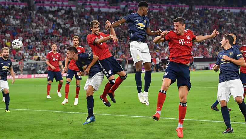 "Javis Tor kommt nicht von ungefähr", sagt Thomas Müller über den 1:0-Siegtreffer von Martínez im Testspiel gegen Manchester United. Der FC Bayern trainiert unter Niko Kovac verstärkt Standards. "Javis Tor kommt nicht von ungefähr", sagt Thomas Müller über den 1:0-Siegtreffer von Martínez im Testspiel gegen Manchester United. Der FC Bayern trainiert unter Niko Kovac verstärkt Standards.
