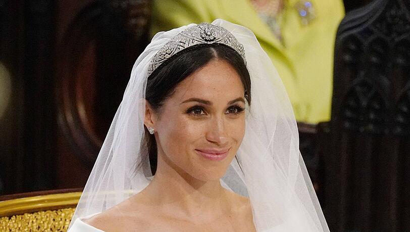 Meghans Braut-Diadem ist aus dem Besitz von Queen Mary und gehört Königin Elizabeth. Meghans Braut-Diadem ist aus dem Besitz von Queen Mary und gehört Königin Elizabeth.