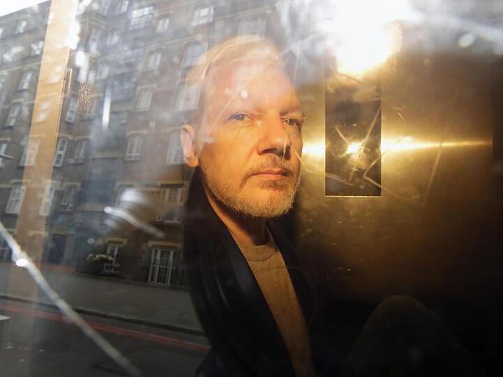 Julian Assange nach einem Gerichtstermin in London am 1. Mai.