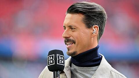 Das DAZN-Mikro wird TV-Experte Sandro Wagner künftig nicht mehr in der Hand halten.